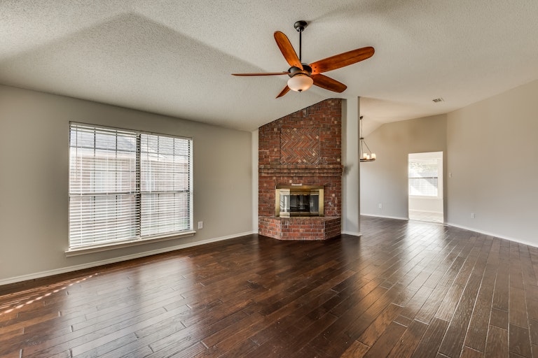 Photo 4 of 26 - 2612 Trumpet Dr, Rowlett, TX 75089