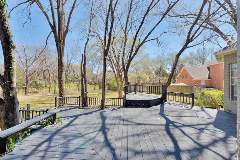 Photo 33 of 38 - 5705 Pleasant Run Rd, Colleyville, TX 76034