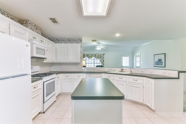 Photo 10 of 20 - 3318 D H Watkins Dr, Deer Park, TX 77536