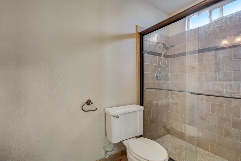 Photo 11 of 35 - 8208 Newbridge Way, Citrus Heights, CA 95610