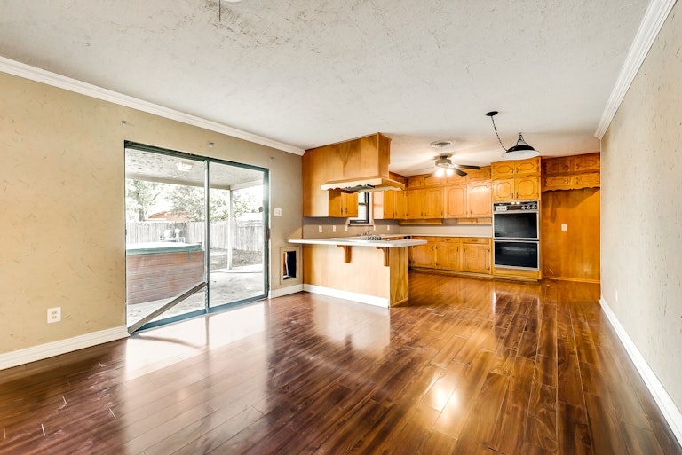 Photo 12 of 24 - 6640 Briley Dr, North Richland Hills, TX 76180