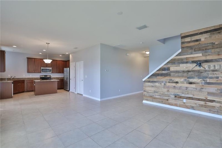 Photo 2 of 25 - 723 Parker Den Dr, Ruskin, FL 33570