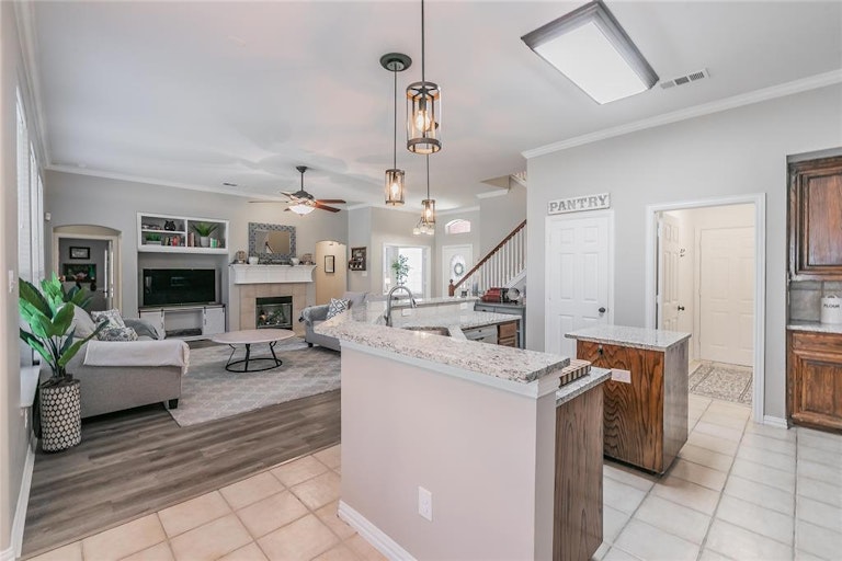 Photo 11 of 40 - 4805 Campfire Ct, Fort Worth, TX 76244