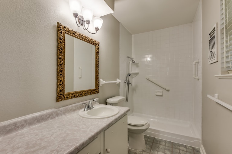 Photo 16 of 23 - 2218 Darrell Ct, Irving, TX 75060