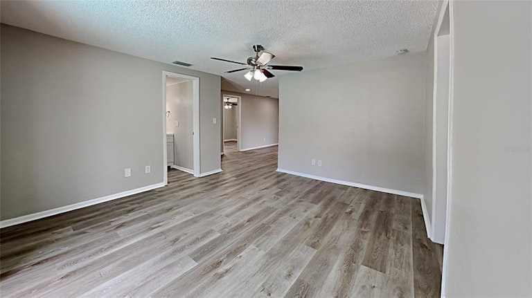 Photo 8 of 19 - 5830 Denver St NE, Saint Petersburg, FL 33703