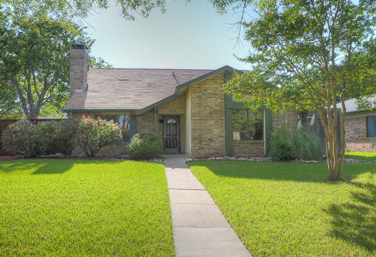Photo 2 of 30 - 3123 Mayfair Dr, Carrollton, TX 75007