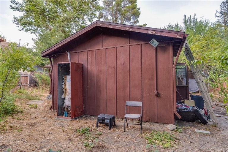 Photo 9 of 16 - 366 Lytle Ln, Lytle Creek, CA 92358