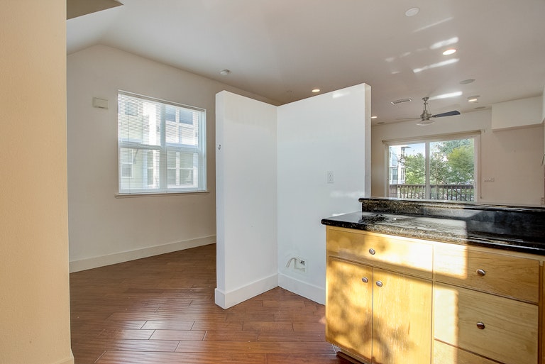 Photo 18 of 29 - 269 3rd St, West Sacramento, CA 95605