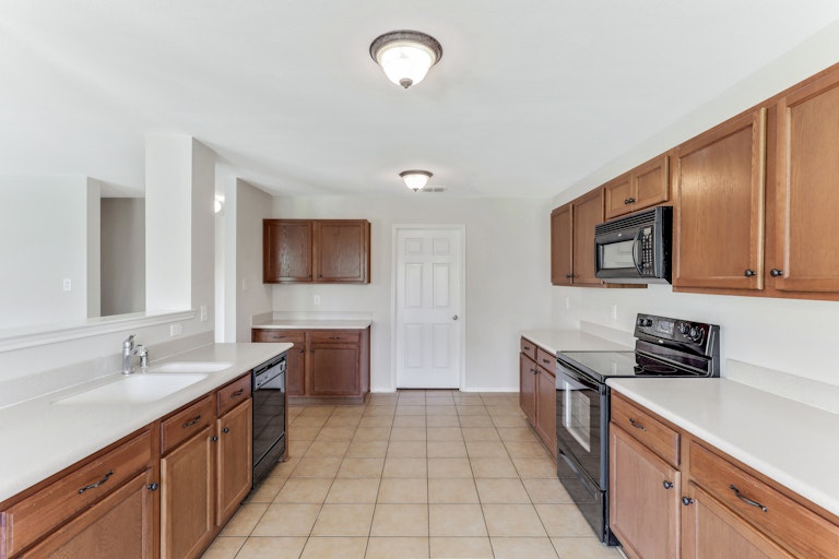 Photo 15 of 27 - 8414 River Bluffs Dr, Arlington, TX 76002