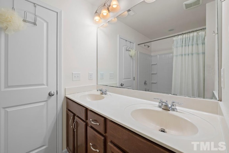 Photo 17 of 25 - 68 Intuition Cir, Durham, NC 27705