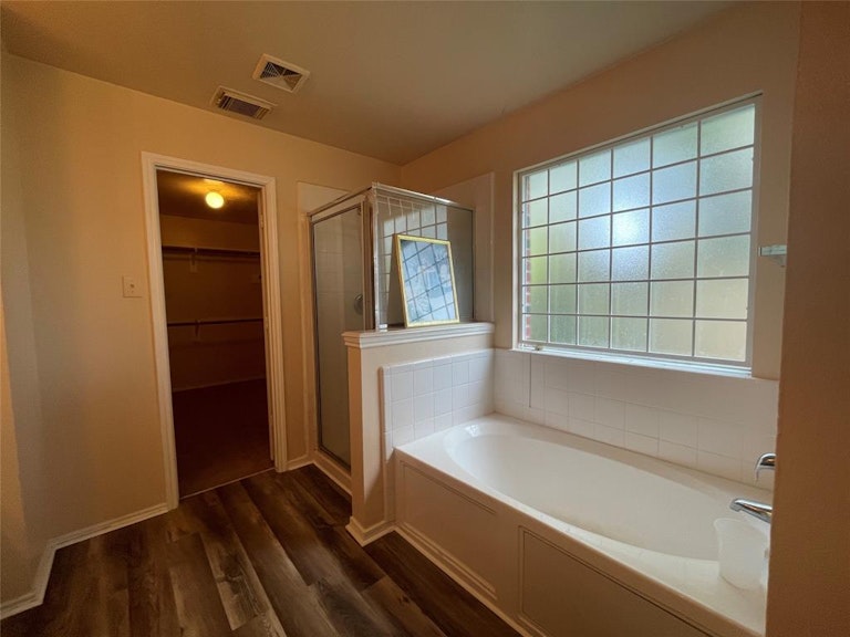Photo 6 of 17 - 13103 Leader St, Houston, TX 77072