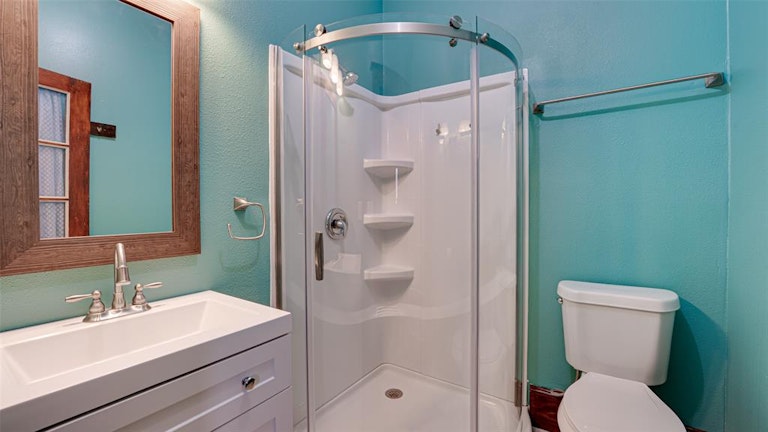 Photo 16 of 40 - 613 E Marvin Ave, Waxahachie, TX 75165