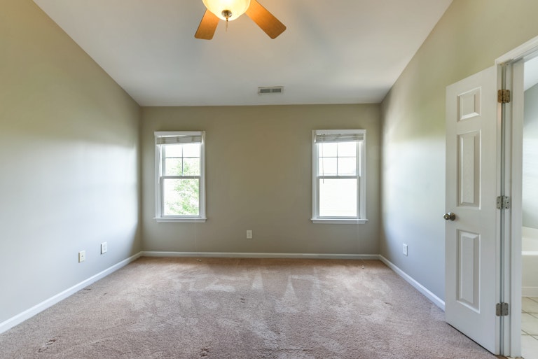 Photo 9 of 21 - 50406 Governors Dr, Chapel Hill, NC 27517