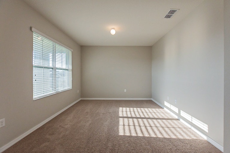 Photo 5 of 28 - 1870 Green Dragon Dr, Saint Cloud, FL 34771