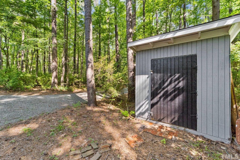 Photo 11 of 36 - 317 Stony Hill Rd, Chapel Hill, NC 27516