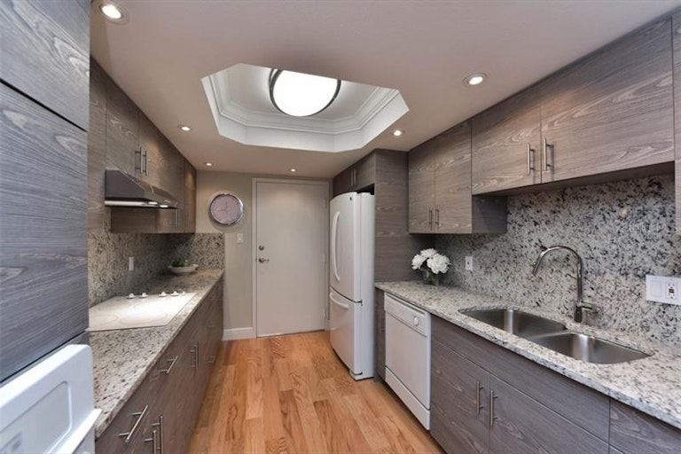 Photo 7 of 25 - 435 S Gulfstream Ave #207, Sarasota, FL 34236