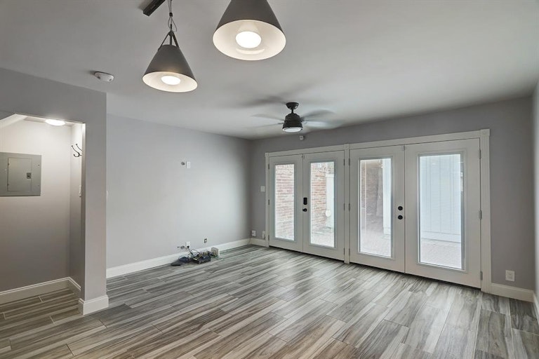 Photo 13 of 42 - 12643 Rip Van Winkle Dr, Houston, TX 77024