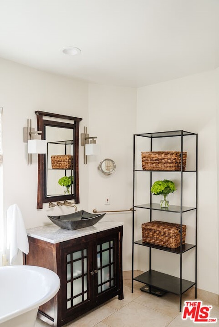Photo 23 of 50 - 4649 Cartwright Ave, North Hollywood, CA 91602