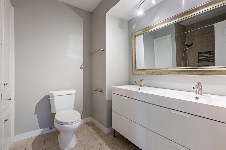 Photo 19 of 29 - 5822 Imogene St, Houston, TX 77074