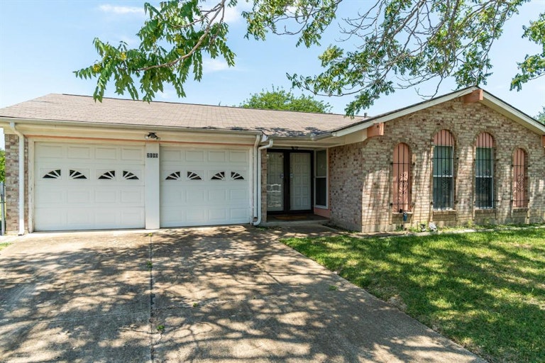 Photo 1 of 17 - 2110 Edna Smith Dr, Garland, TX 75040