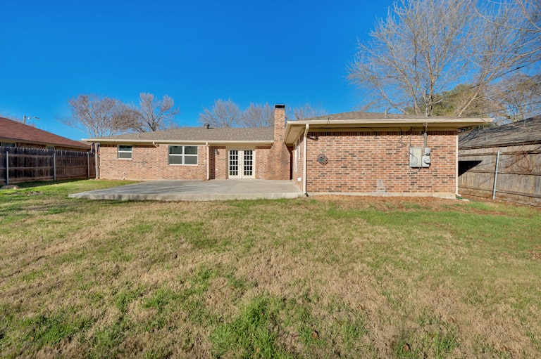 Photo 5 of 24 - 1800 Timberline Dr, Benbrook, TX 76126