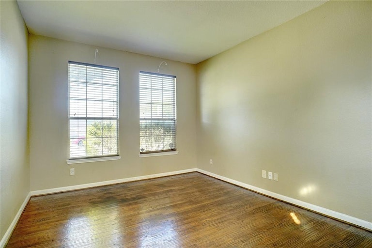 Photo 7 of 34 - 1709 White Dove Ln, Denton, TX 76210