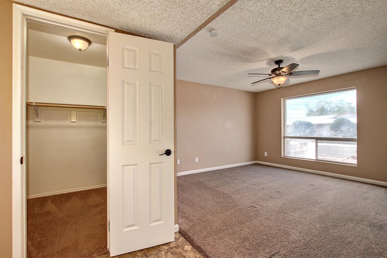 Photo 18 of 27 - 9233 N 48th Dr, Glendale, AZ 85302