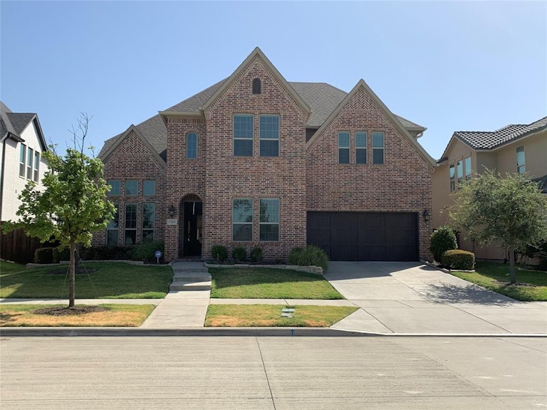 Photo 1 of 40 - 1006 Thoroughbred Ave, Frisco, TX 75036