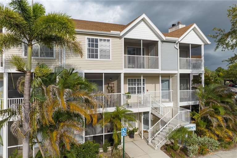 Photo 3 of 35 - 850 S Tamiami Trl #522, Sarasota, FL 34236