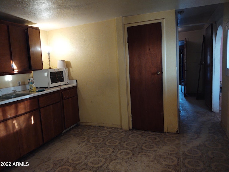 Photo 8 of 20 - 3811 S 9th St, Phoenix, AZ 85040