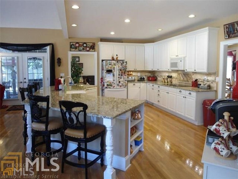 Photo 5 of 7 - 375 Emerald Lake Dr, Fayetteville, GA 30215