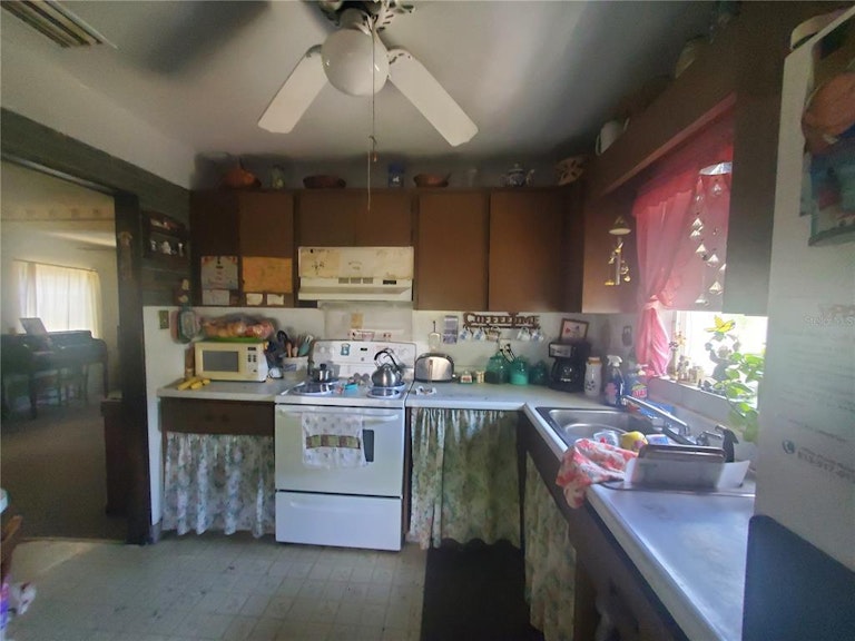 Photo 6 of 77 - 1610 W Knollwood St, Tampa, FL 33604