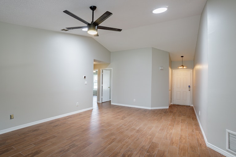 Photo 11 of 23 - 1108 Shaffer Trl, Oviedo, FL 32765