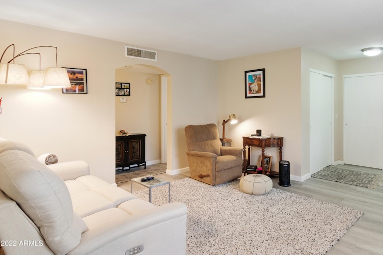 Photo 3 of 16 - 925 S Longmore #216, Mesa, AZ 85202