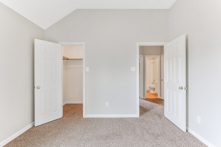 Photo 10 of 26 - 1804 Athena Dr, Lancaster, TX 75134
