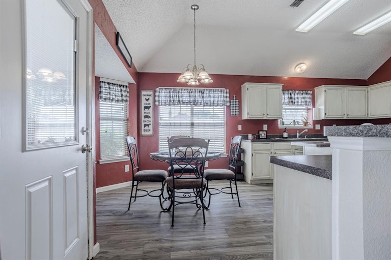 Photo 13 of 26 - 915 Felicia Ln, Arlington, TX 76017