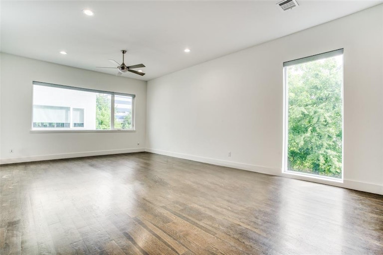 Photo 9 of 27 - 1234 Hyde Ct, Dallas, TX 75215