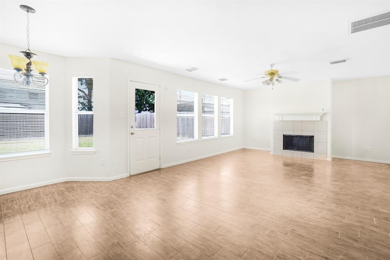 Photo 21 of 42 - 403 Mystic Glen Loop, Kingwood, TX 77339