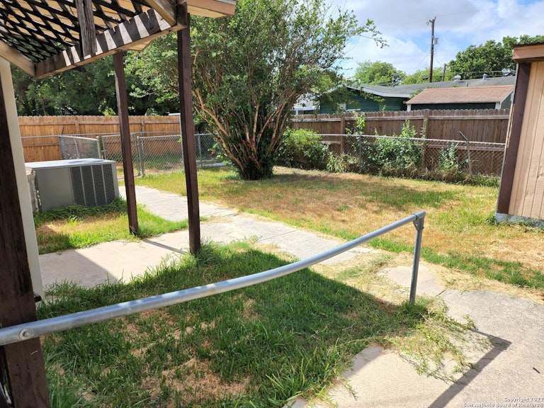 Photo 3 of 16 - 6538 Buena Vista St, San Antonio, TX 78237