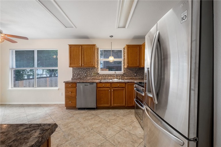 Photo 10 of 27 - 3945 Eagles Nest St, Round Rock, TX 78665