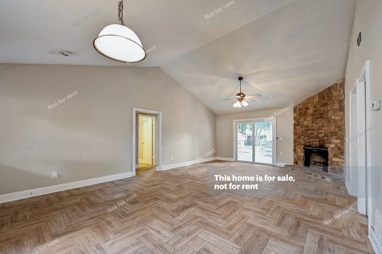 Photo 7 of 30 - 4251 Queensway Dr, Jacksonville, FL 32257