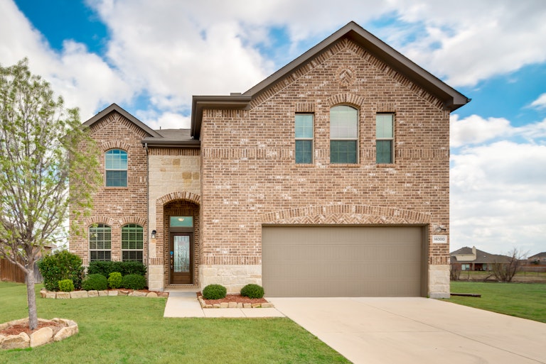Photo 1 of 28 - 14000 Zippo Way, Haslet, TX 76052