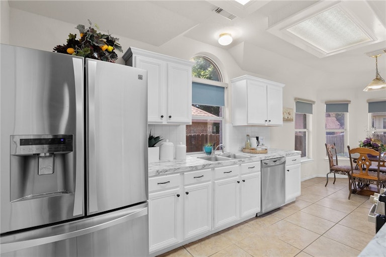 Photo 1 of 32 - 1104 Terra St, Round Rock, TX 78665
