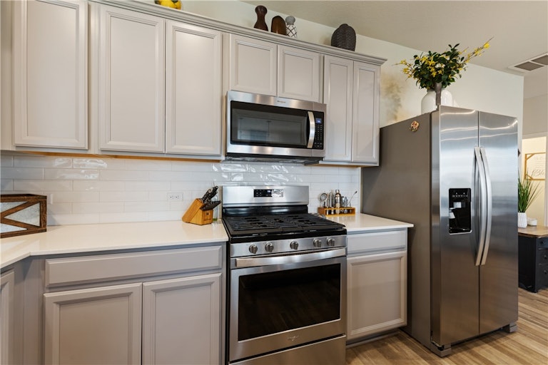 Photo 12 of 37 - 1517 Cliffbrake Way, Georgetown, TX 78626