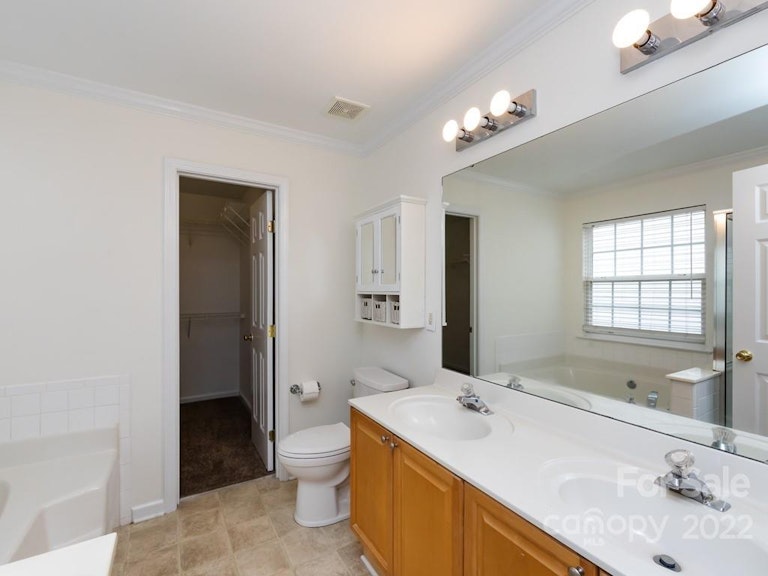 Photo 21 of 37 - 11929 Harmon Ln, Pineville, NC 28134