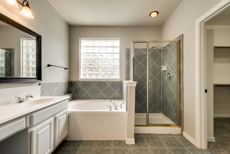 Photo 23 of 32 - 530 Lauren Ct, Keller, TX 76248