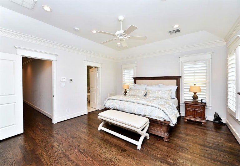 Photo 15 of 35 - 403 Columbia St, Houston, TX 77007