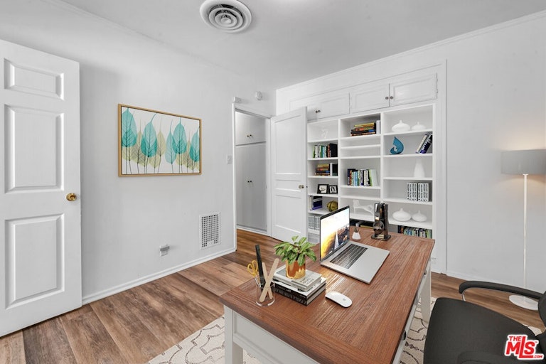 Photo 18 of 45 - 10643 Blix St, North Hollywood, CA 91602