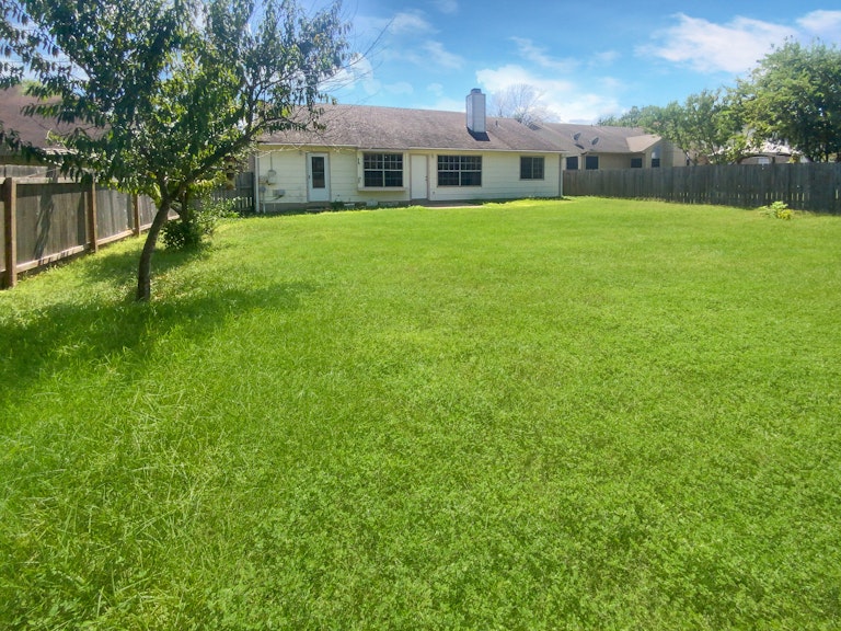 Photo 21 of 22 - 1014 Mountain View Dr, Pflugerville, TX 78660