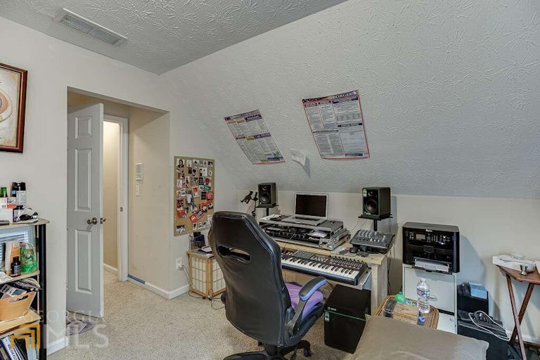 Photo 22 of 41 - 3248 Meadow Point Dr, Snellville, GA 30039